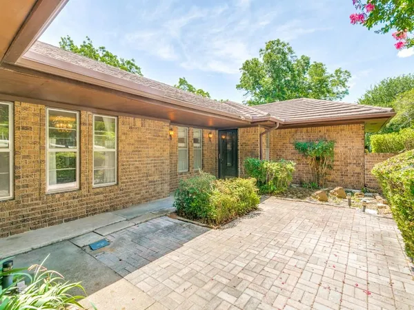 $489,000 | 1132 North Irving Heights Drive, Irving, TX 75061