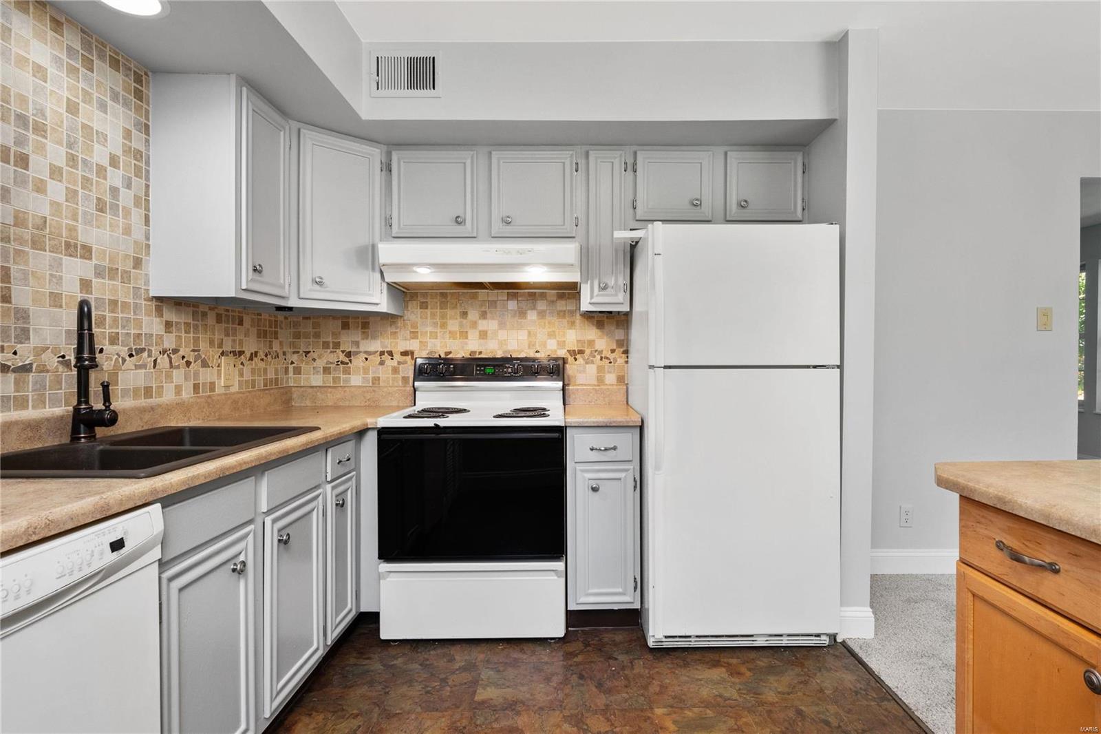 440 North Sappington Road, Unit D Glendale, MO 63122 - Photo 8 of 20