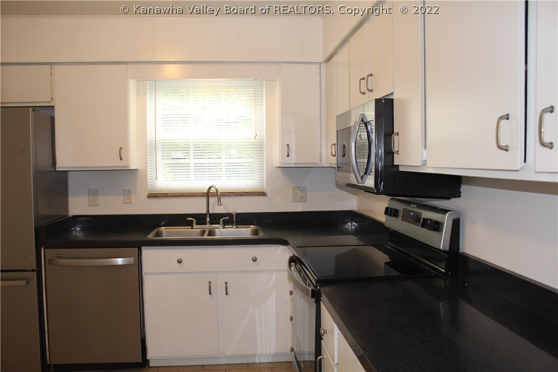 725 Castlegate Road South Charleston, WV 25303 - Photo 2 of 26 Gallery Image 2