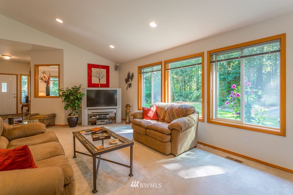 11104 Chain Lake Road Snohomish, WA 98290 - Photo 4 of 14
