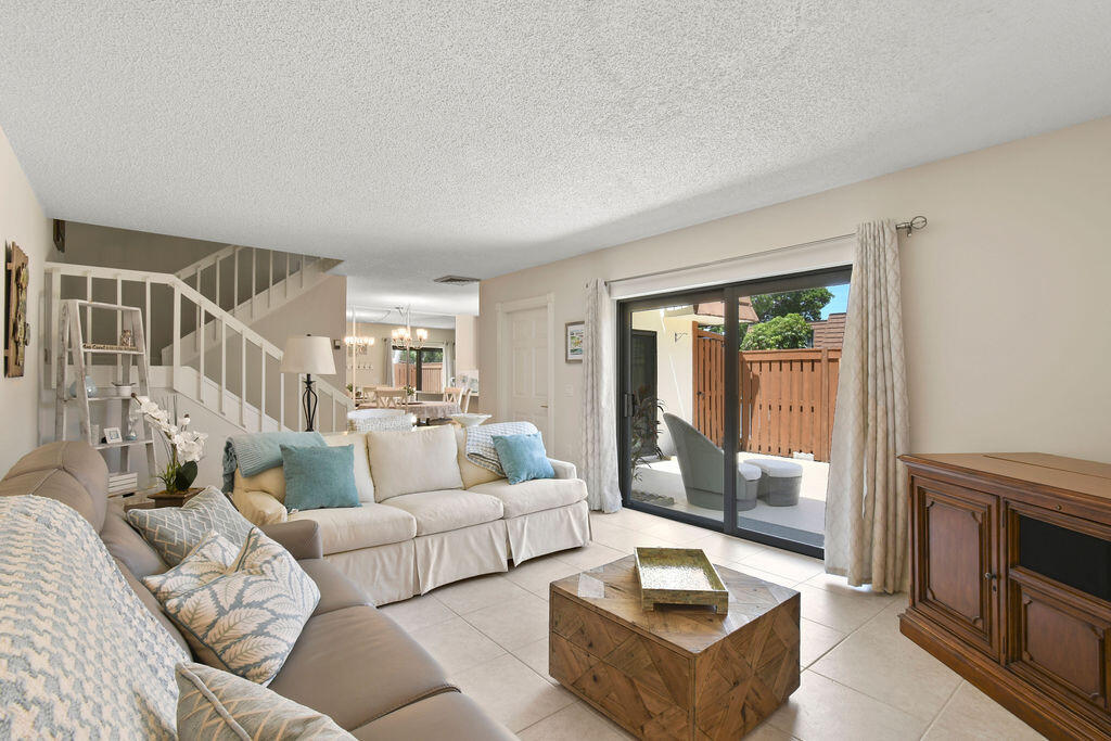 3900 Southeast County Line Road, Unit 22A Jupiter, FL 33469 - Photo 14 of 50 3900CountyLineRd#22A_19