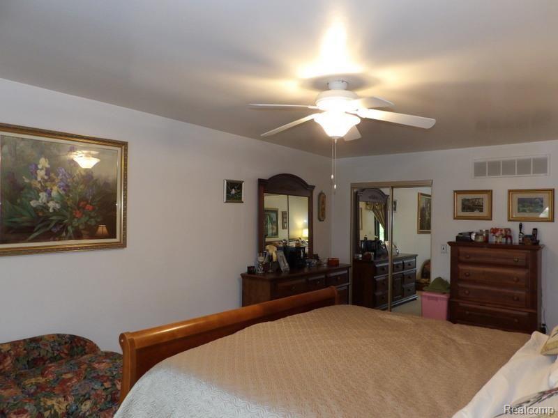 13710 Reeck Road Southgate, MI 48195 - Photo 50 of 63 100_3063.jpg