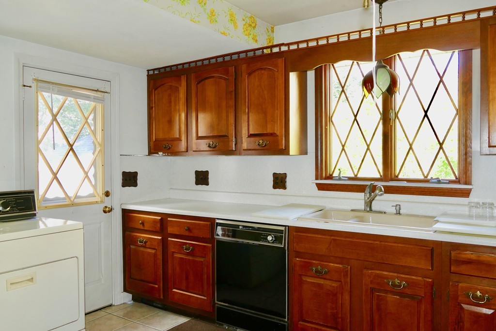 26 Ridgeway Street Quincy, MA 02170 - Photo 11 of 30 Gallery Image 11