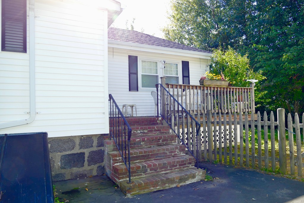 26 Ridgeway Street Quincy, MA 02170 - Photo 5 of 30 Gallery Image 5