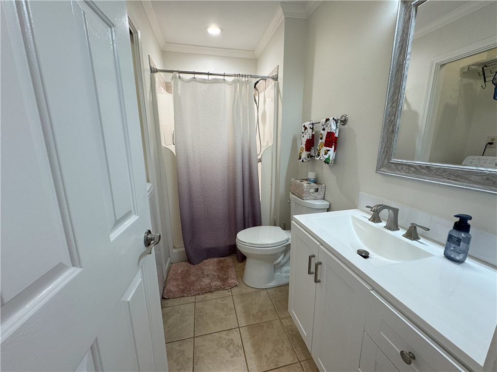 2102 Portside Way Anderson, SC 29625 - Photo 13 of 25 Hallway Bathroom