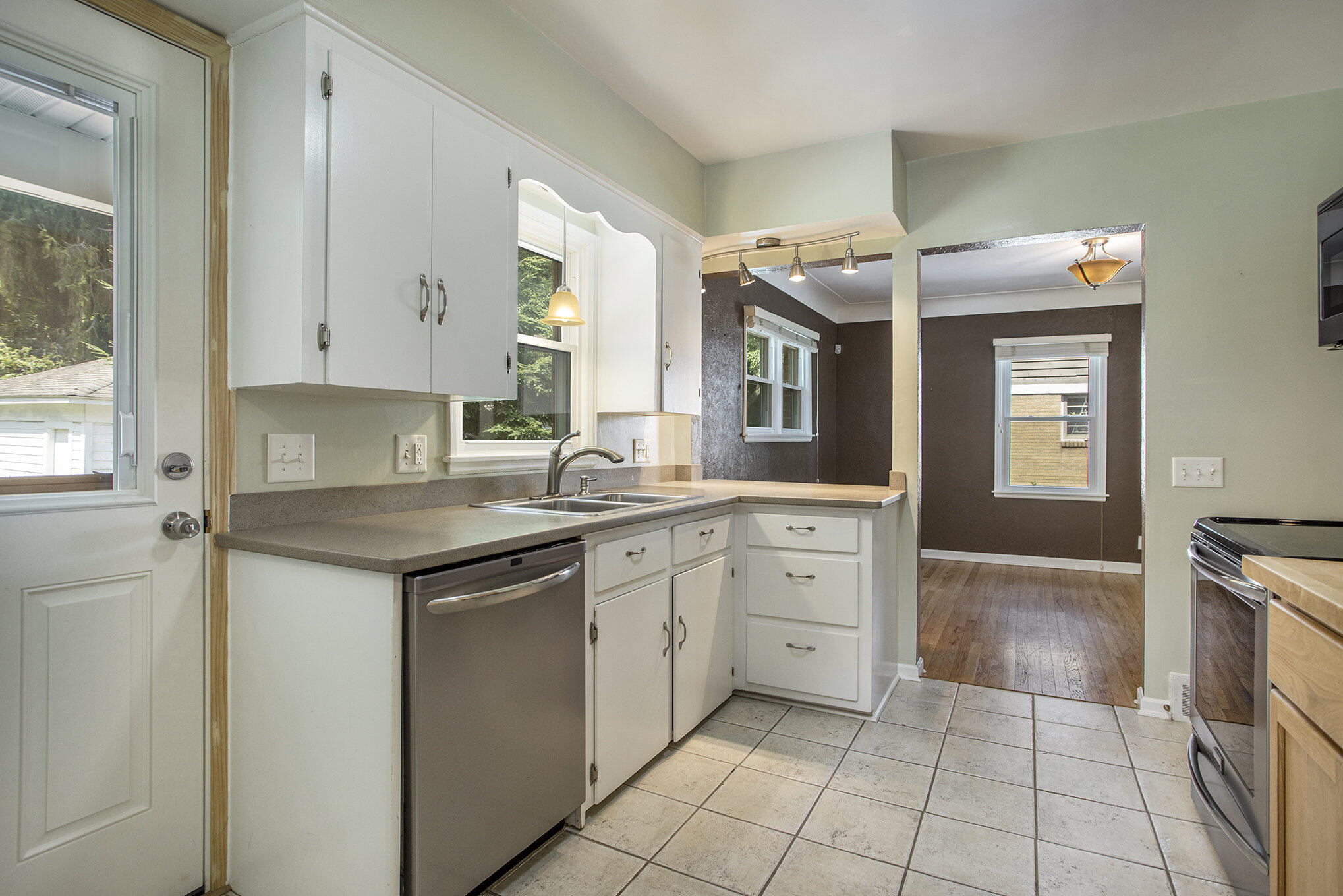3608 Old Colony Road Kalamazoo, MI 49008 - Photo 7 of 25 009_dng-14