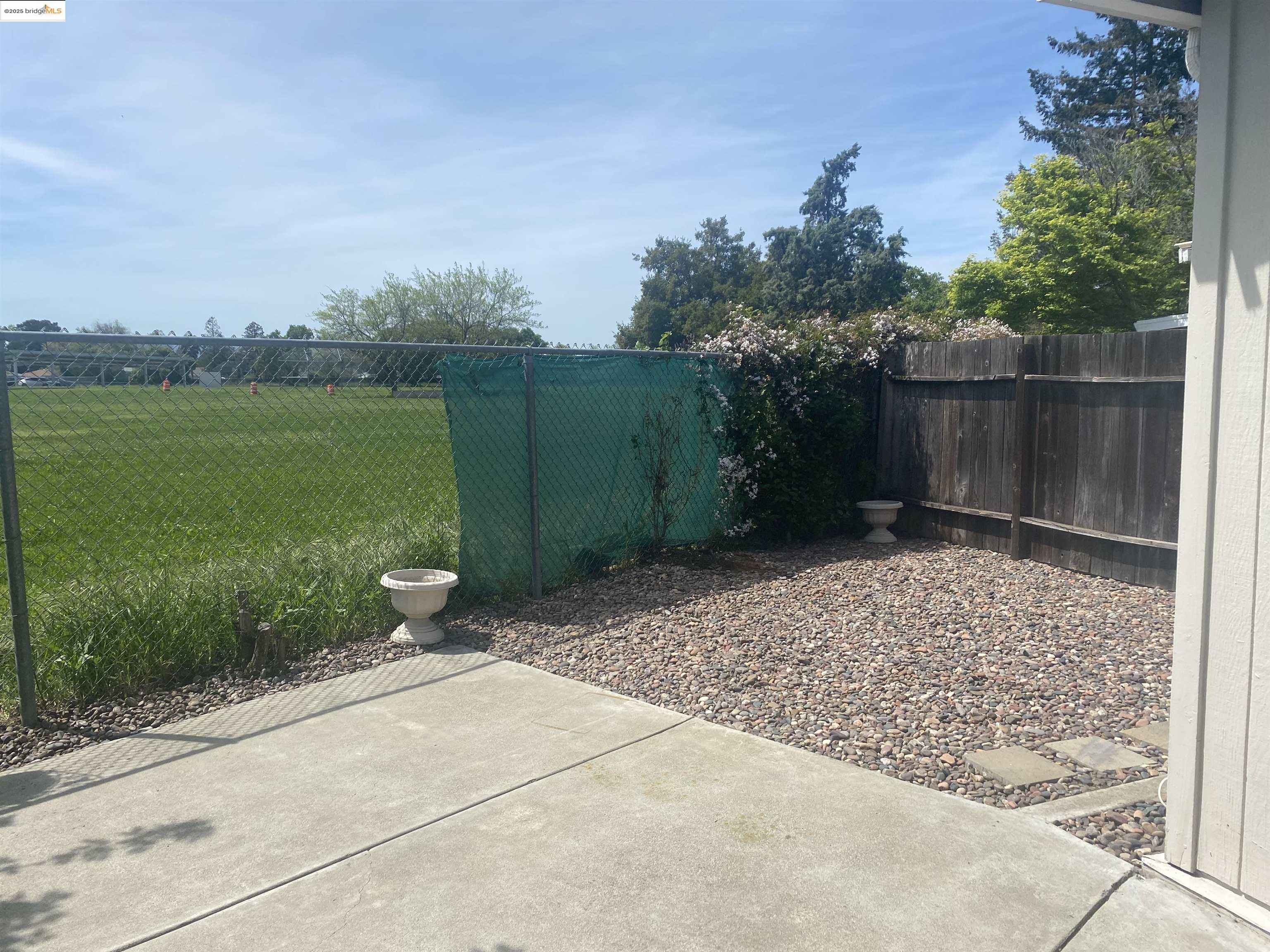 1887 Farm Bureau Road, Unit B Concord, CA 94519 - Photo 8 of 8 a backyard of a house with lots of green space