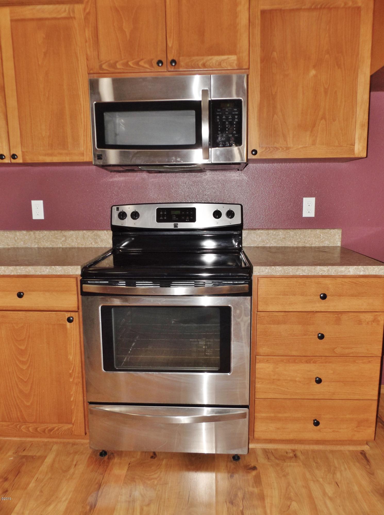 353 East Darkey Creek Road Waldport, OR 97394 - Photo 9 of 35 Stainless Steele Appliances
