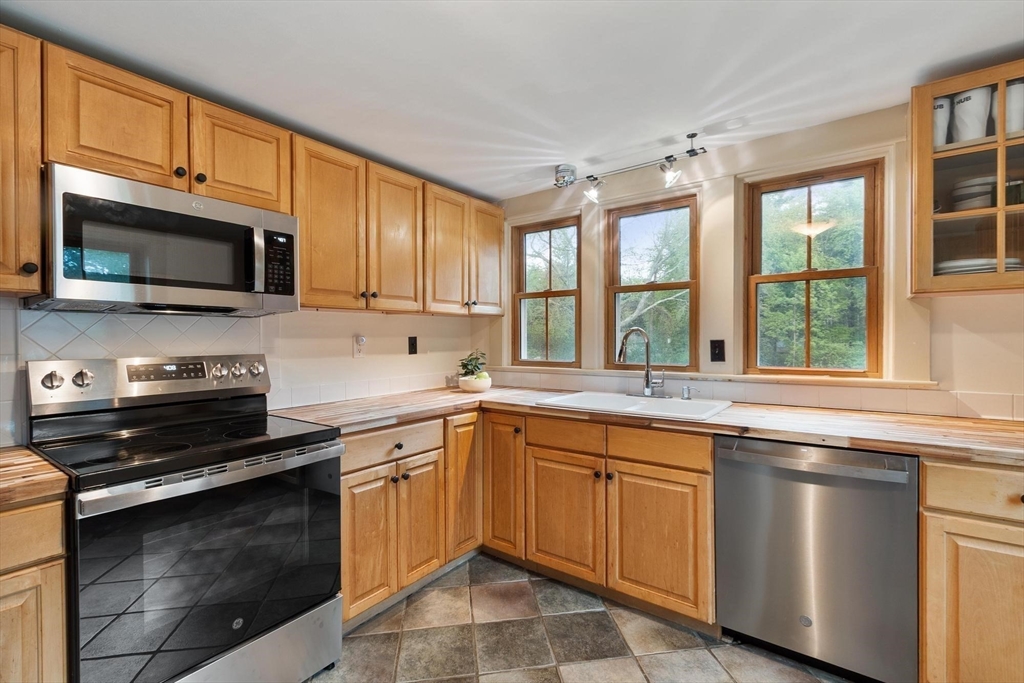 27 True Road, Unit 2 Salisbury, MA 01952 - Photo 10 of 39