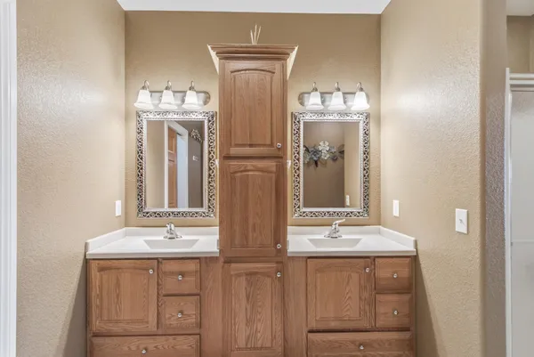 $600,000 | 614 Woodhaven Court, Cambridge, WI 53523