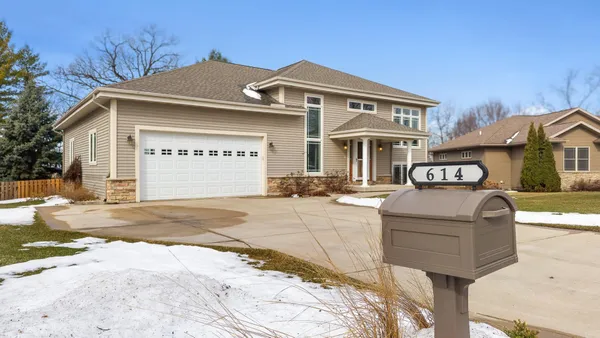 $600,000 | 614 Woodhaven Court, Cambridge, WI 53523