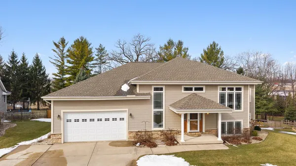 $600,000 | 614 Woodhaven Court, Cambridge, WI 53523