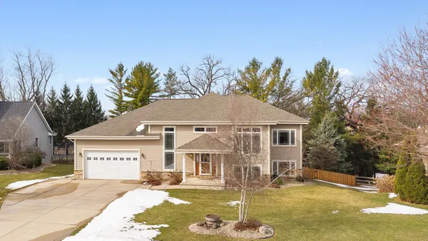 $600,000 | 614 Woodhaven Court, Cambridge, WI 53523