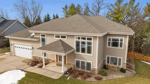 $600,000 | 614 Woodhaven Court, Cambridge, WI 53523