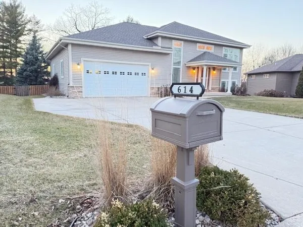 $600,000 | 614 Woodhaven Court, Cambridge, WI 53523