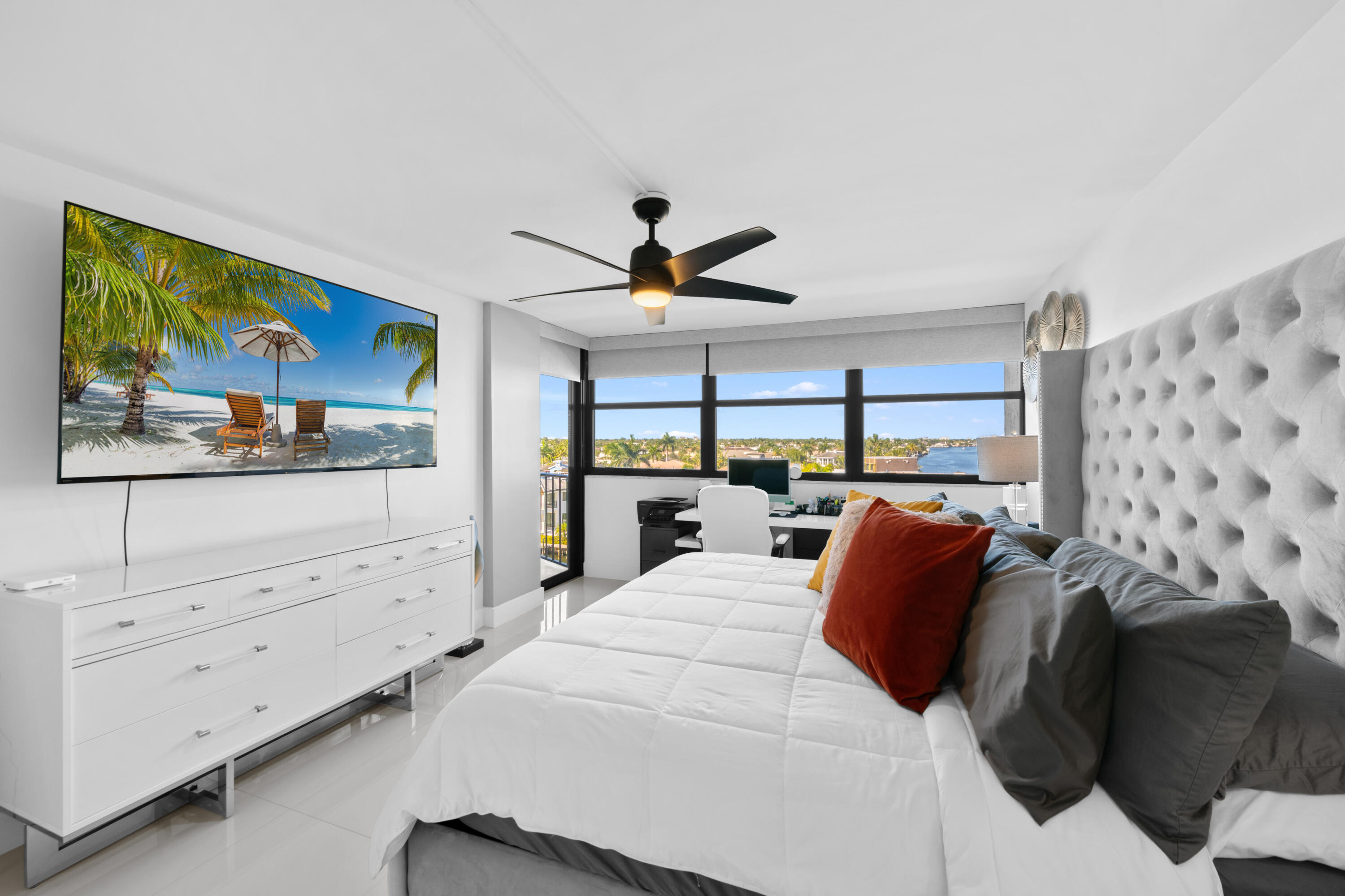 899 Jeffery Street, Unit 612 Boca Raton, FL 33487 - Photo 21 of 63 a living room with furniture and ceiling fan