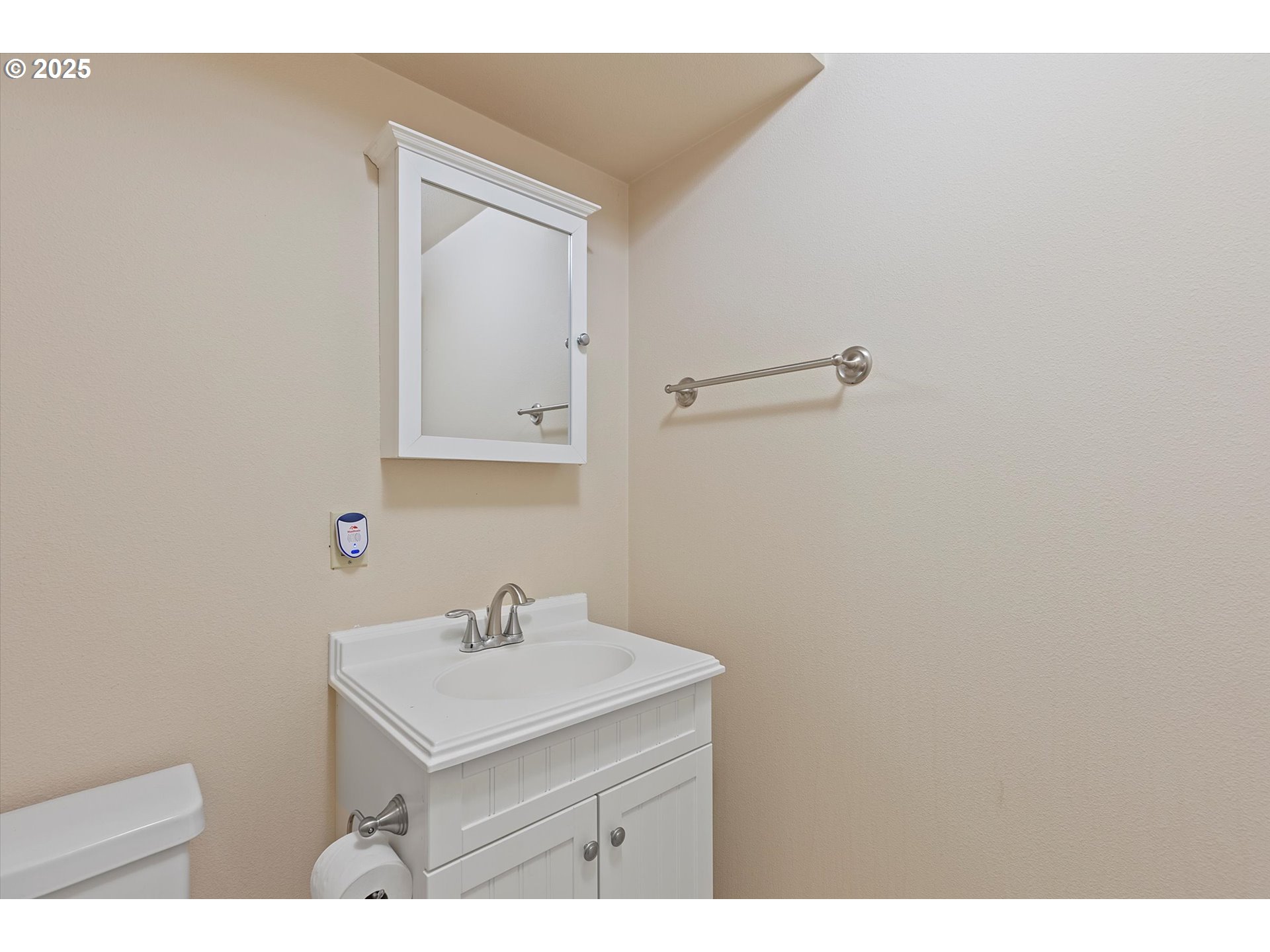 1295 Northwest Riverview Avenue Gresham, OR 97030 - Photo 30 of 35 a bathroom with a sink and a mirror
