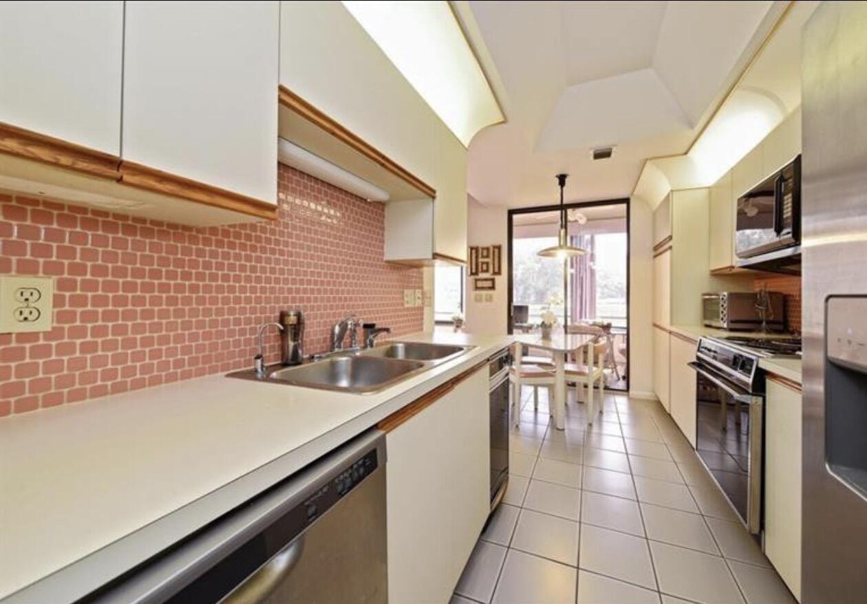 7472 La Paz Boulevard, Unit 103 Boca Raton, FL 33433 - Photo 11 of 21 Kitchen