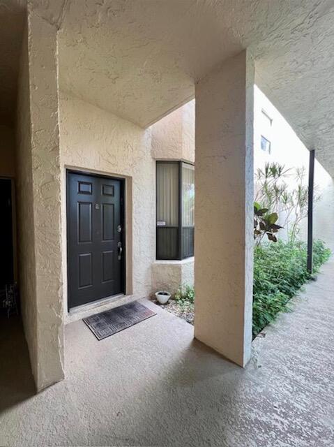 7472 La Paz Boulevard, Unit 103 Boca Raton, FL 33433 - Photo 5 of 21 Entry