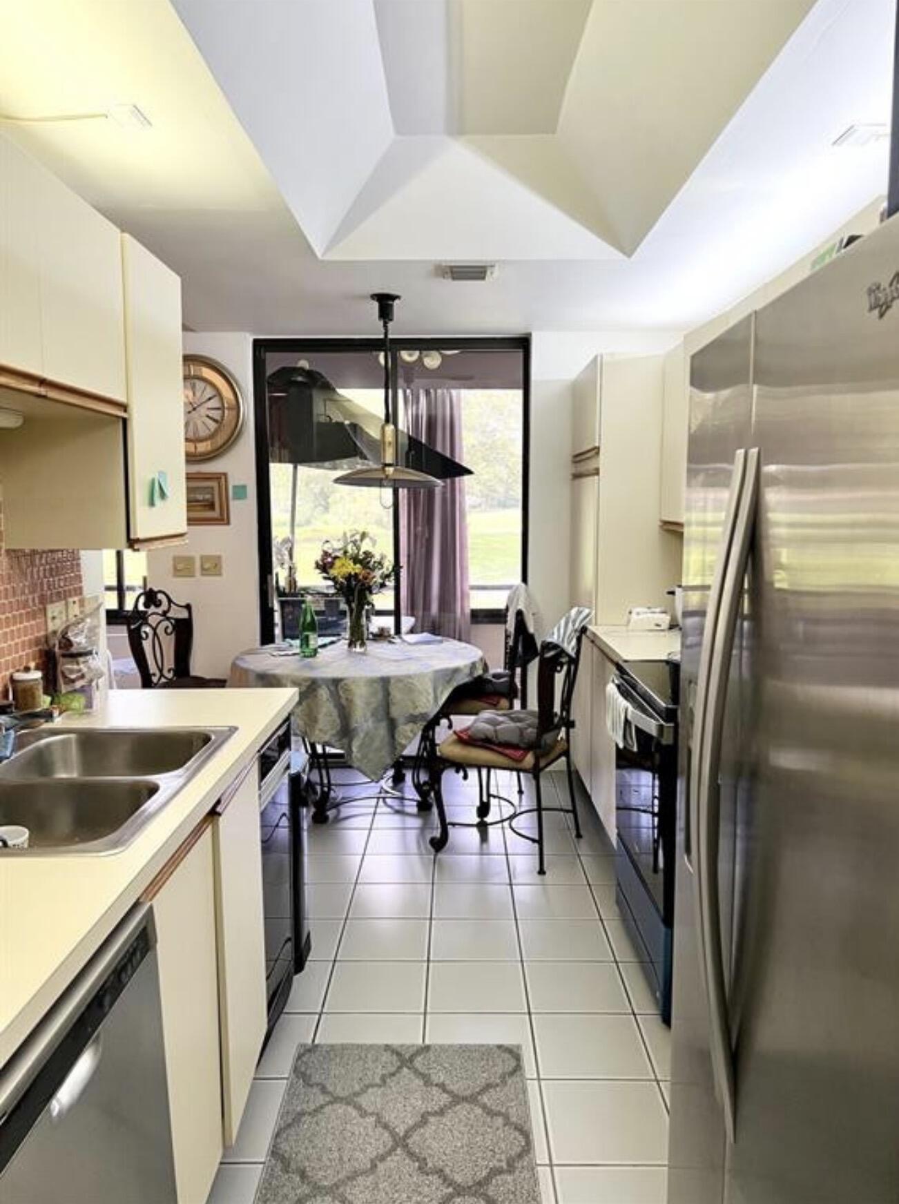 7472 La Paz Boulevard, Unit 103 Boca Raton, FL 33433 - Photo 9 of 21 Kitchen