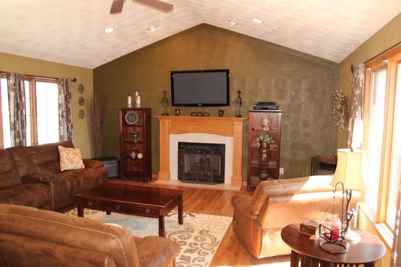 213 Starfire Road Poplar Grove, IL 61065 - Photo 5 of 24 Gallery Image 5