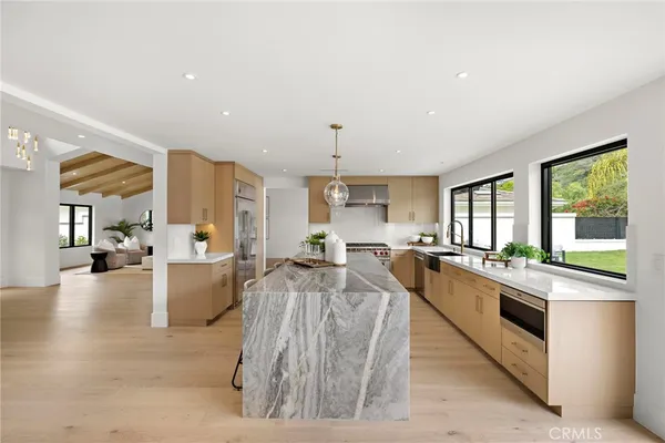 $6,495,000 | 6 Monterey Circle, Corona del Mar, CA 92625