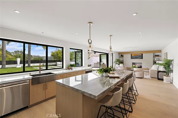 $6,495,000 | 6 Monterey Circle, Corona del Mar, CA 92625