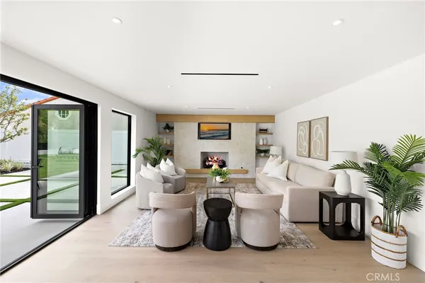 $6,495,000 | 6 Monterey Circle, Corona del Mar, CA 92625