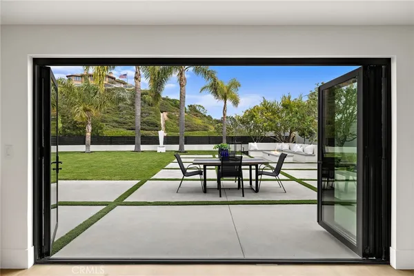 $6,495,000 | 6 Monterey Circle, Corona del Mar, CA 92625