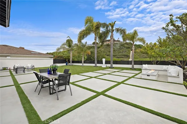 $6,495,000 | 6 Monterey Circle, Corona del Mar, CA 92625