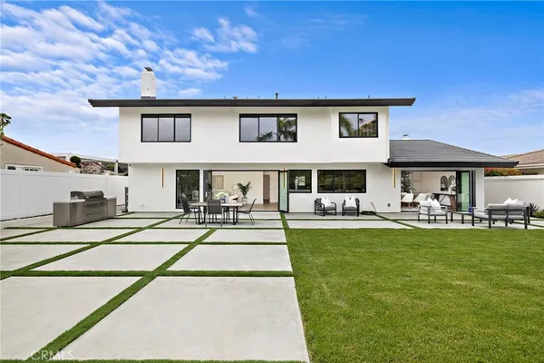$6,495,000 | 6 Monterey Circle, Corona del Mar, CA 92625