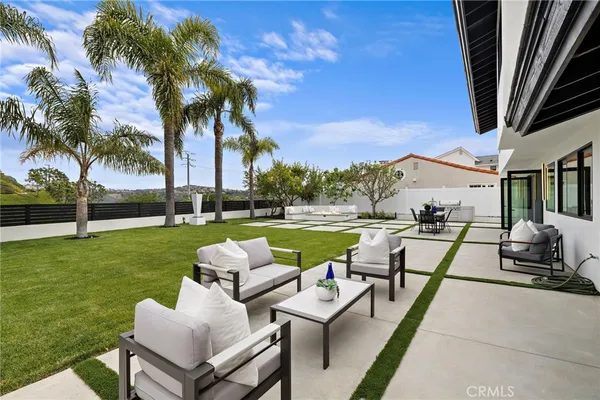 $6,495,000 | 6 Monterey Circle, Corona del Mar, CA 92625