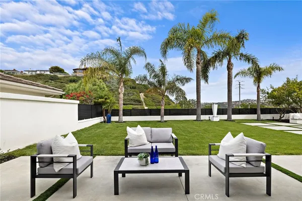 $6,495,000 | 6 Monterey Circle, Corona del Mar, CA 92625
