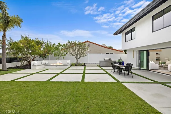 $6,495,000 | 6 Monterey Circle, Corona del Mar, CA 92625