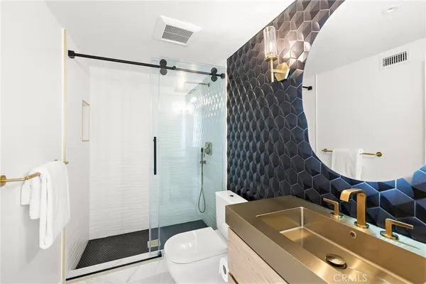 $6,495,000 | 6 Monterey Circle, Corona del Mar, CA 92625