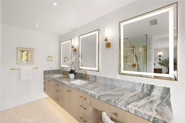 $6,495,000 | 6 Monterey Circle, Corona del Mar, CA 92625