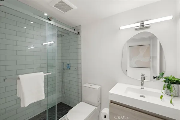 $6,495,000 | 6 Monterey Circle, Corona del Mar, CA 92625