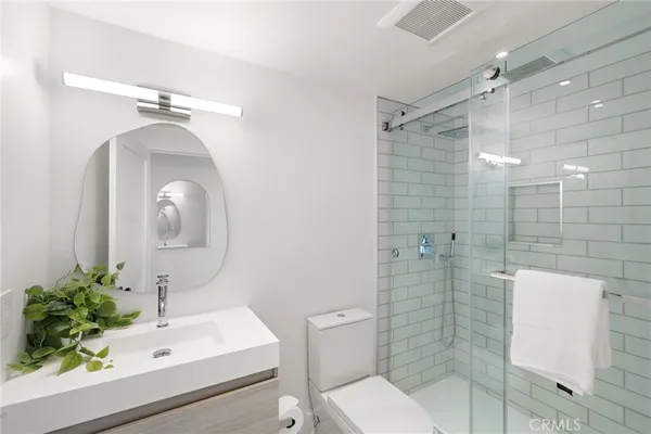 $6,495,000 | 6 Monterey Circle, Corona del Mar, CA 92625