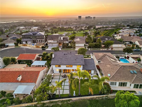 $6,495,000 | 6 Monterey Circle, Corona del Mar, CA 92625