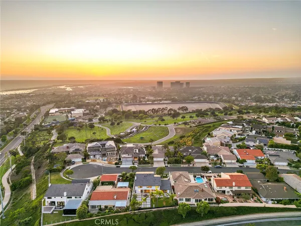 $6,495,000 | 6 Monterey Circle, Corona del Mar, CA 92625
