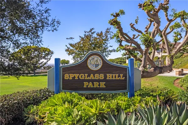 $6,495,000 | 6 Monterey Circle, Corona del Mar, CA 92625