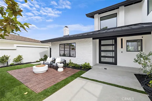 $6,495,000 | 6 Monterey Circle, Corona del Mar, CA 92625
