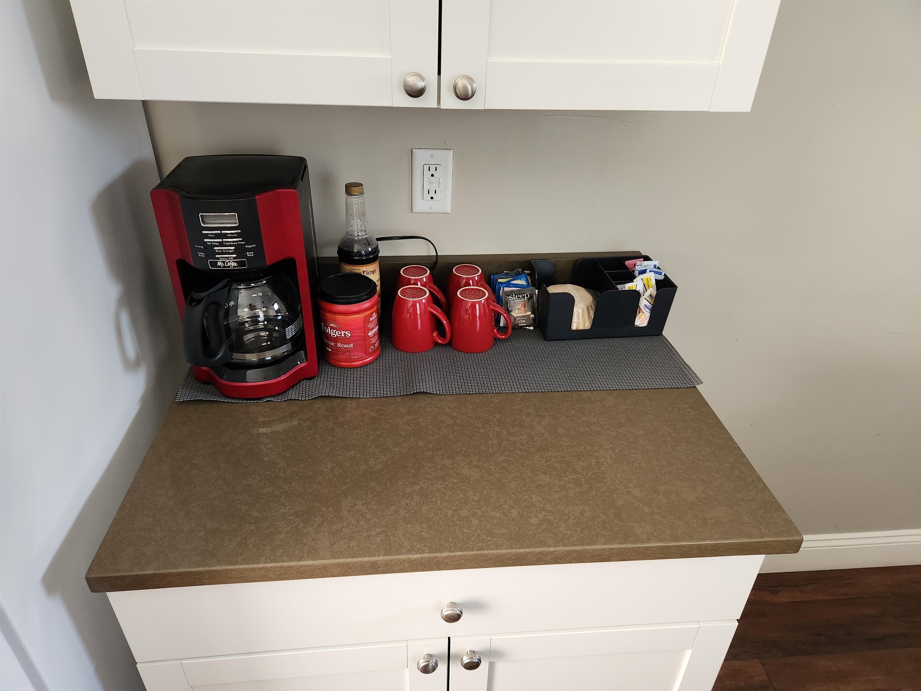 661 Hevey Street, Unit SECOND Manchester, NH 03102 - Photo 5 of 13