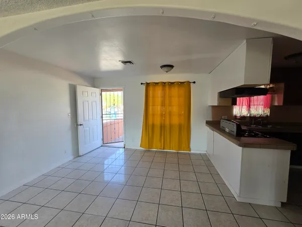 $1,900 | 8425 South 6th Avenue, Phoenix, AZ 85041