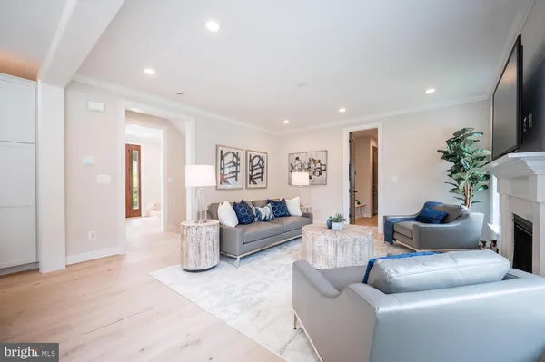 $2,269,900 | 5726 16th Street North, Arlington, VA 22205