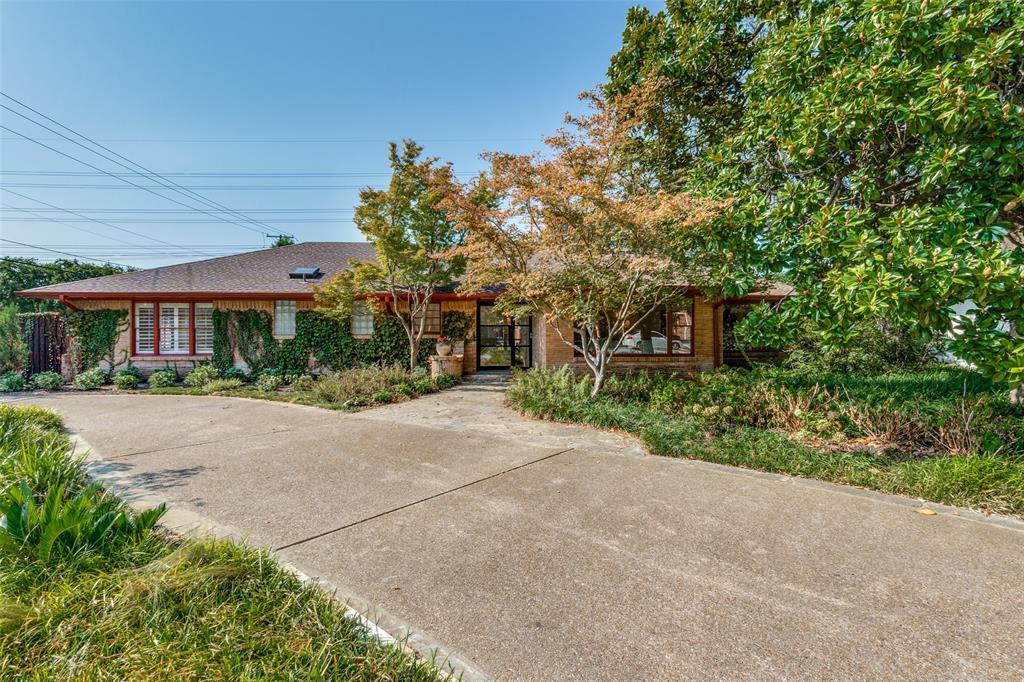 View of front of home with concrete driveway