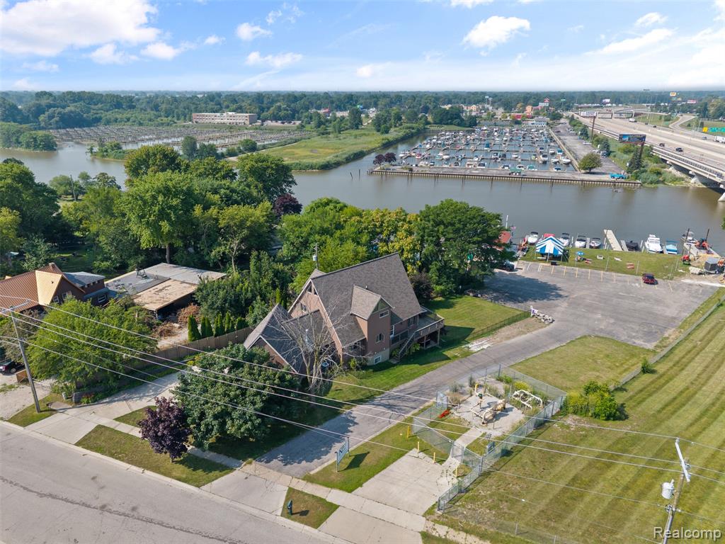 1907 Riverside Drive Port Huron, MI 48060 - Photo 2 of 58