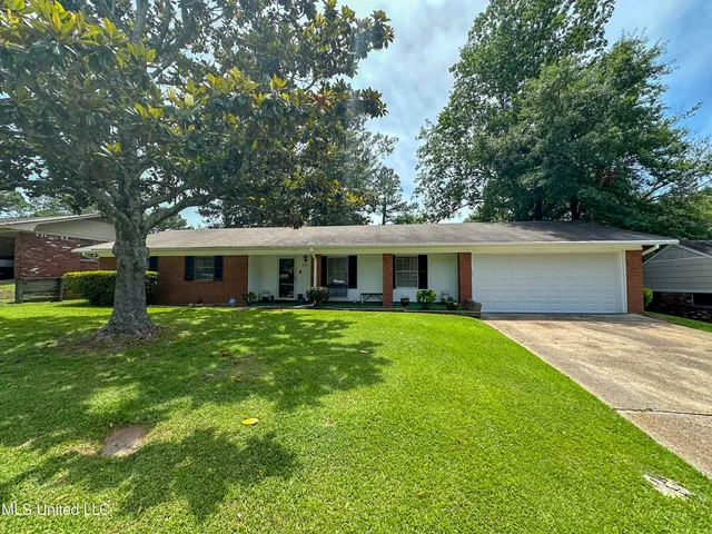 $212,400 | 1206 Shady Glen Drive, Clinton, MS 39056