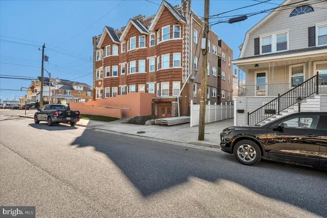 a car parked in front of a building