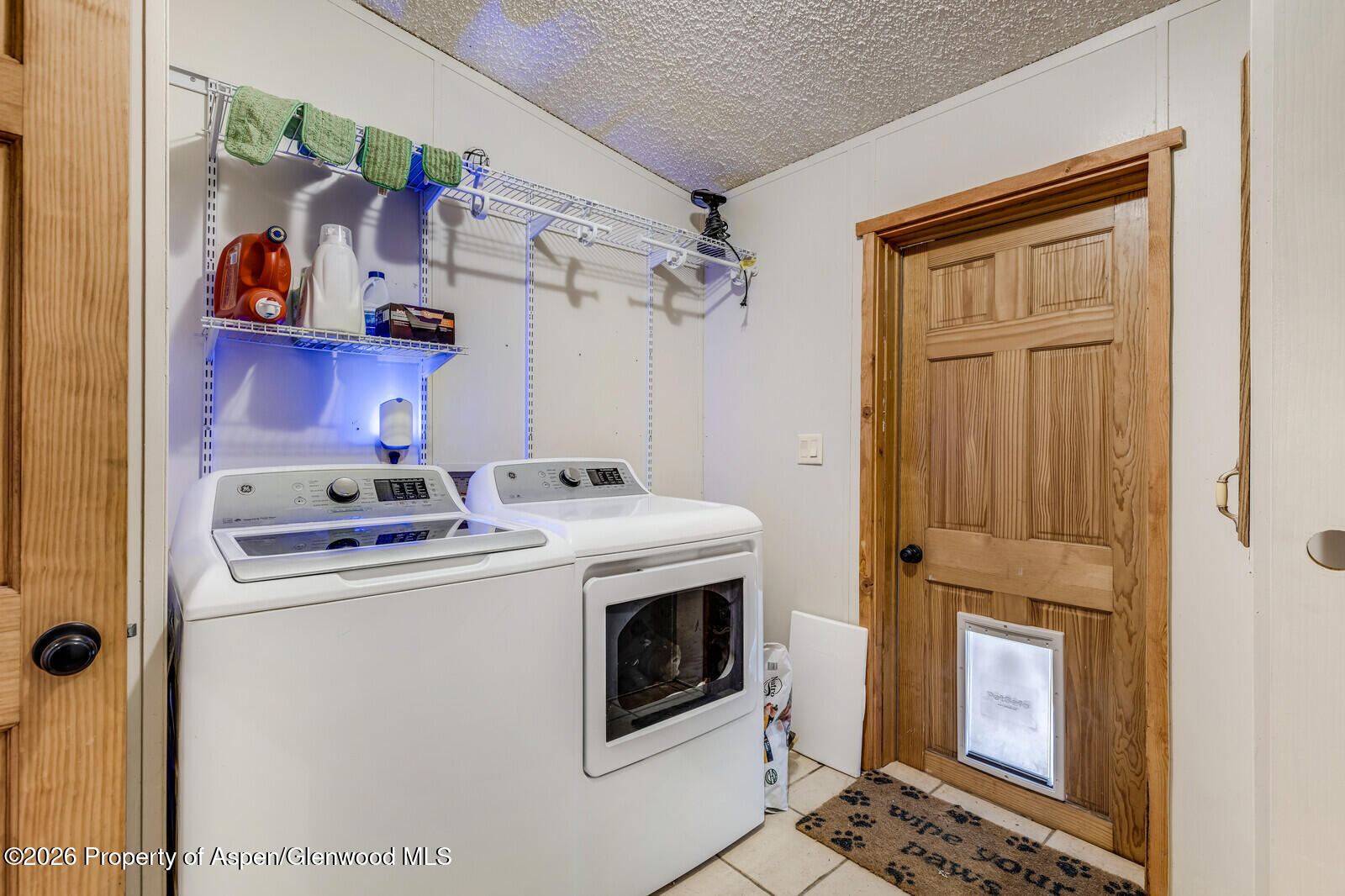 2880 County Road 233 Rifle, CO 81650 - Photo 24 of 47 a kitchen with a stove and a refrigerator